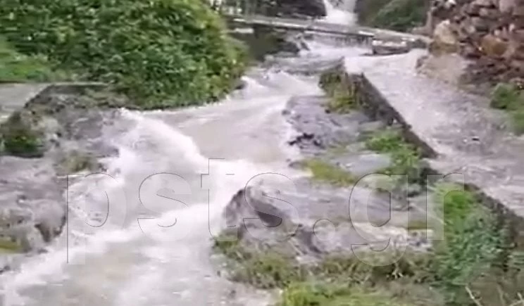 Ασταμάτητη βροχή και θυελλώδεις άνεμοι στην Πάρο (βίντεο)